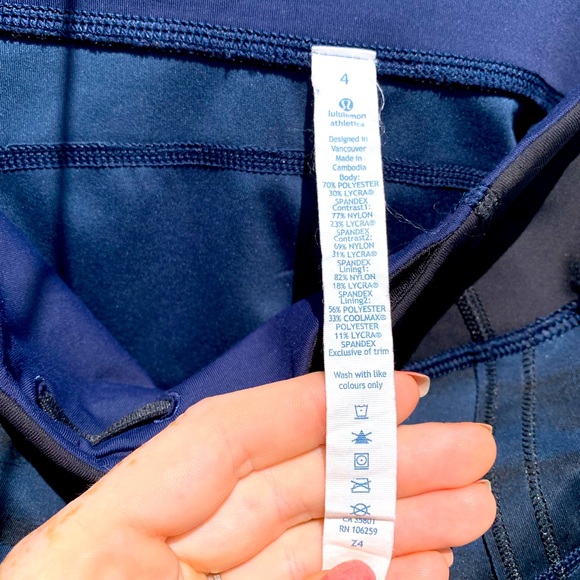 Lululemon Blue & Black Capri Size 4 Great condition - Picture 6 of 8